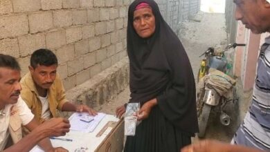 منظمة تحرم نازحي الخوخة وحيس من المساعدات الإنسانية
