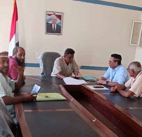 الحديدة.. مدير التربية يناقش مع "صناع النهضة" تدخلات المنظمة في قطاع التعليم 1 الحديدة.. مدير التربية يناقش مع "صناع النهضة" تدخلات المنظمة في قطاع التعليم