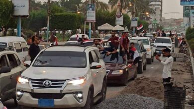 في تحدي للمليشيات.. مواطنون يحتفلون بثورة 26 سبتمبر في شوارع الحديدة