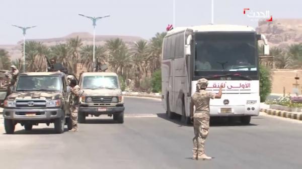 مليشيا الإرهاب الحوثي تعترض طريق مئات المسافرين إلي السعودية في البيضاء 1 مليشيا الإرهاب الحوثي تعترض طريق مئات المسافرين إلي السعودية في البيضاء