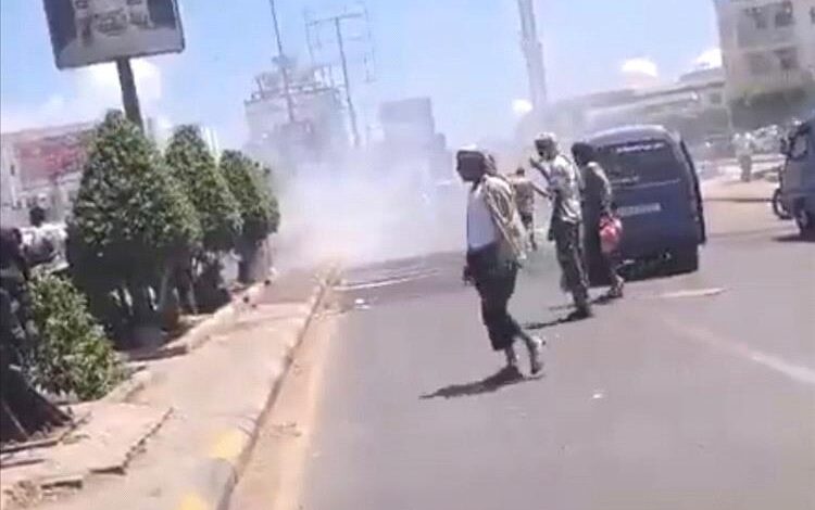 حريق مفاجئ يلتهم باصاً يعمل بالغاز في المنصورة بعدن دون إصابات