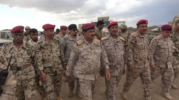 وزير الدفاع يغادر الساحل الغربي إلى عدن
