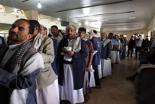 إتحاد عمال اليمن : يطالب بصرف رواتب الموظفين و يرفض لائحة الخمس الحوثية