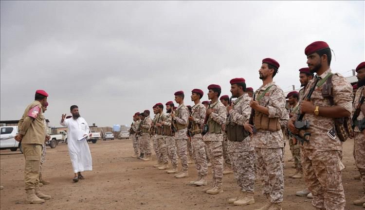 الشرطة العسكرية بدرع الوطن تستعرض جاهزيتها في عدن واللحجي يؤكد رفع مستوى الانضباط