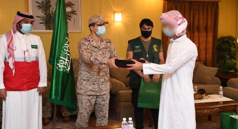 القوات المشتركة تعيد طفلاً يمنياً جندته مليشيا الحوثي 1 القوات المشتركة تعيد طفلاً يمنياً جندته مليشيا الحوثي