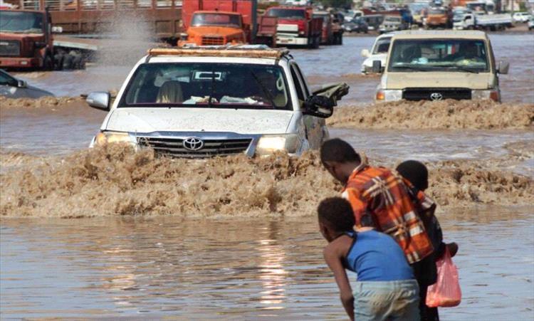 ارتفاع عدد المتضررين من السيول في اليمن إلى أكثر من 68 ألف شخص وسط تحذيرات صحية