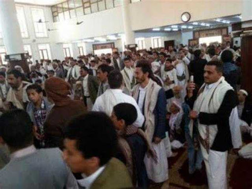 قيادات حوثية تغلق عدد من المساجد والمصلين داخلها أثناء صلاة الجمعة بصنعاء 1 قيادات حوثية تغلق عدد من المساجد والمصلين داخلها أثناء صلاة الجمعة بصنعاء