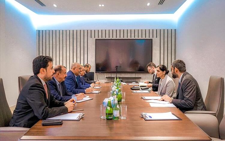 الزُبيدي يبحث مع السفيرة البريطانية والبنك الدولي حلولا عاجلة ومستدامة لأزمة الكهرباء في عدن 1 الزُبيدي يبحث مع السفيرة البريطانية والبنك الدولي حلولا عاجلة ومستدامة لأزمة الكهرباء في عدن