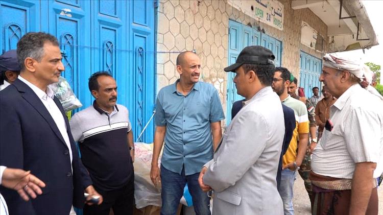 لملس يوجه بتكثيف الجهود لمعالجة تجمعات مياه الأمطار واستكمال أعمال النظافة في عدن 1 لملس يوجه بتكثيف الجهود لمعالجة تجمعات مياه الأمطار واستكمال أعمال النظافة في عدن