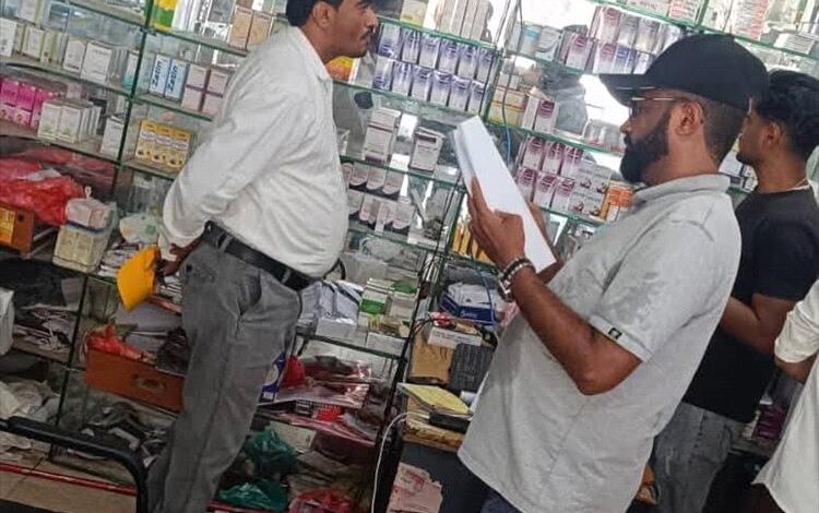 مدير صحة الحديدة يطلق حملة لمراقبة أسعار الأدوية والتصدي للمخالفات 1 مدير صحة الحديدة يطلق حملة لمراقبة أسعار الأدوية والتصدي للمخالفات