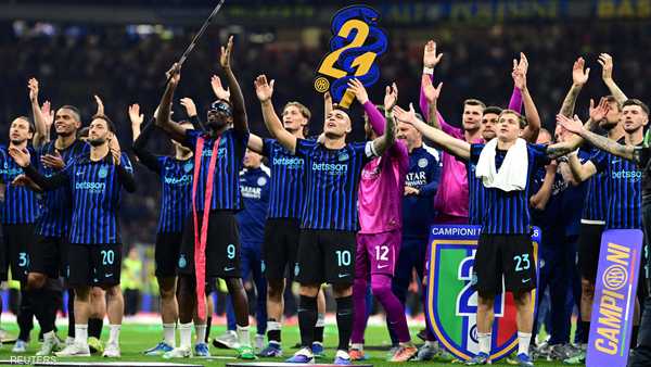 إنتر ميلان يتوج بطلاً للدوري الإيطالي للمرة الـ21 بعد الفوز على بارما 1 إنتر ميلان يتوج بطلاً للدوري الإيطالي للمرة الـ21 بعد الفوز على بارما