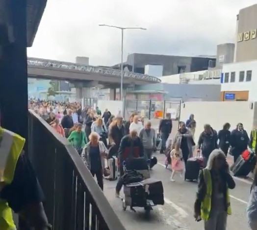 إخلاء مطار برمنغهام بسبب سيارة «مشبوهة»
