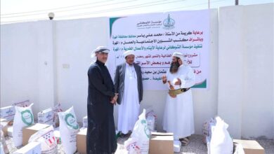 تدشين مشروع توزيع السلال الغذائية والتمور لأيتام وأسر متعففة في المهرة