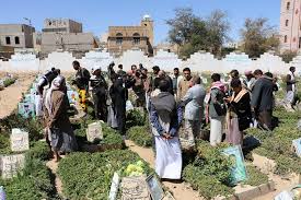 مليشيات الحوثي تعذب اليمنيين أحياء وأموات.. وتمنع دفن ضحايا كورونا في مقابر قتلاها