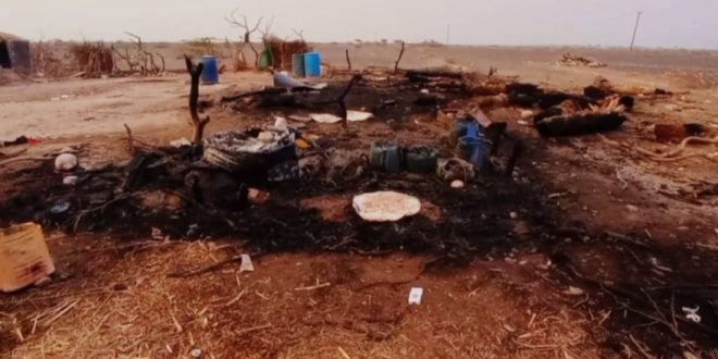 الحديدة.. نيران مليشيات الحوثي تحرق منزل مدني في حيس