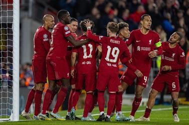 ليفربول يفوز على نابولي بثنائية في دوري أبطال أوروبا