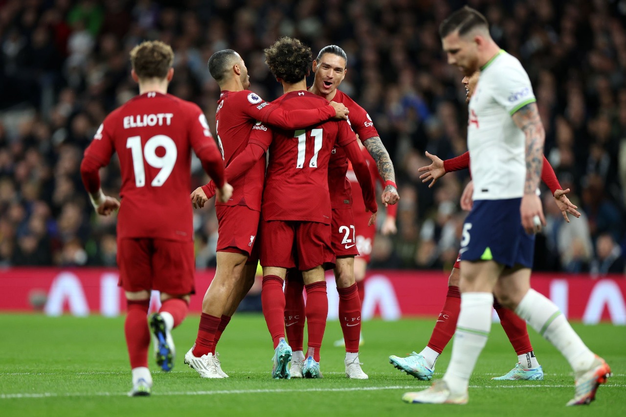 ليفربول يتغلب على توتنهام بثنائية صلاح في البريميرليج