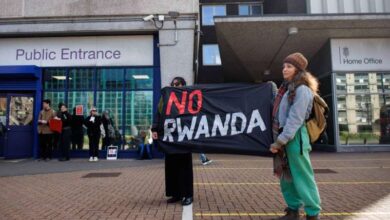 بريطانيا ترحل طالب لجوء الى رواندا