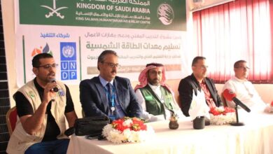 سلمان للإغاثة يسلّم معدات الطاقة الشمسية لدعم التعليم الفني والتدريب المهني بحضرموت