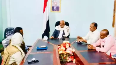 محافظ الحديدة يبحث مع منظمة الإغاثة الدولية توسيع تدخلاتها بالمحافظة