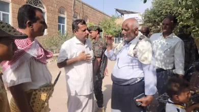 محافظ الحديدة يطلع على أوضاع المرضى وحالة مستشفى حيس الريفي