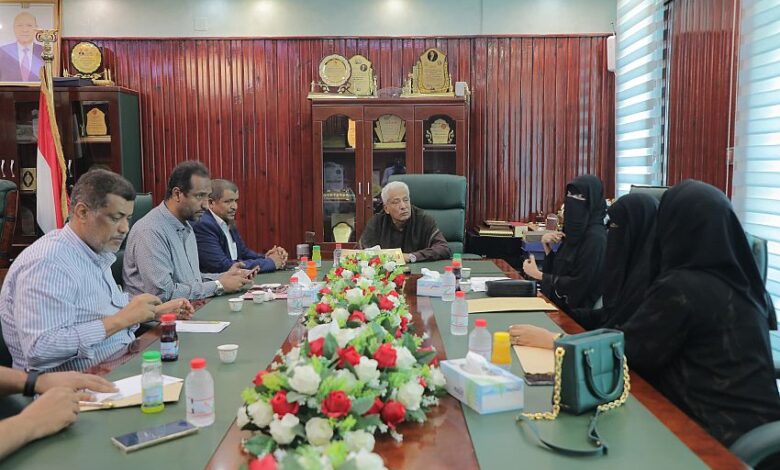محافظ المهرة يؤكد على إهتمام السلطة المحلية بقطاع المرأة وتقديم الدعم والتسهيلات 1 محافظ المهرة يؤكد على إهتمام السلطة المحلية بقطاع المرأة وتقديم الدعم والتسهيلات