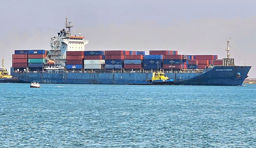 السفينة “سافين باونير” تصل لمحطة الحاويات بميناء عدن
