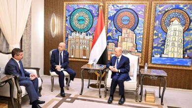 الرئيس العليمي يبحث مع السفير الأمريكي دعم ضحايا السيول في الحديدة