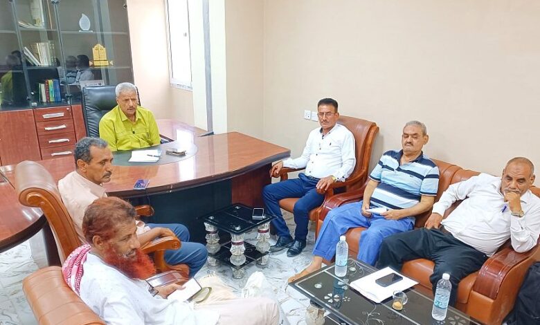 محافظ لحج يناقش ترتيبات تنفيذ حملة إزالة مباني البسط العشوائي المستحدثة بمديرية تُبَن