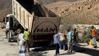 المهرة.. إستكمال أعمال سفلتة العبارة المتضررة من السيول في نشطون