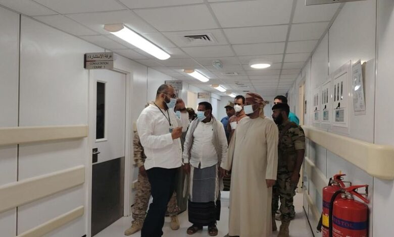 المحافظ الثقلي يطلع على سير العمل في مستشفى خليفة بسقطرى