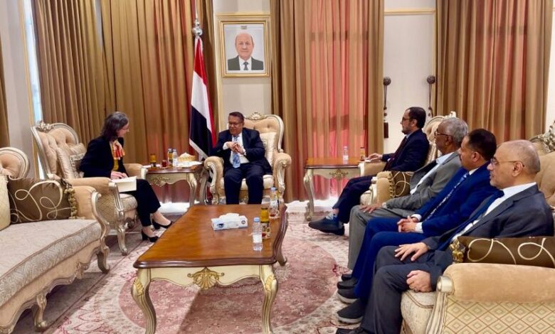 بن دغر يطالب فرنسا بالضغط على إيران لوقف تدخلاتها في اليمن