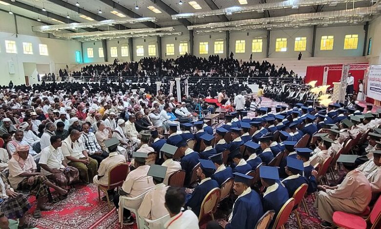 مكتب وزارة التعليم الفني يكرم 205 من خريجي المعاهد المهنية بحضرموت