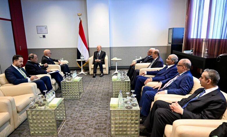 الرئيس العليمي ووزير الخارجية البحريني يبحثان تفعيل التعاون الثنائي ودعم أوضاع اليمنيين في البحرين 1 الرئيس العليمي ووزير الخارجية البحريني يبحثان تفعيل التعاون الثنائي ودعم أوضاع اليمنيين في البحرين