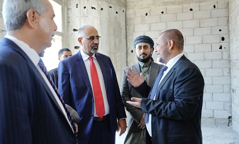سقطرى.. اللواء الزبيدي يضع حجر الأساس لميناء بحري استراتيجي ويتفقد تشطيبات المجمع الحكومي الجديد 1 سقطرى.. اللواء الزبيدي يضع حجر الأساس لميناء بحري استراتيجي ويتفقد تشطيبات المجمع الحكومي الجديد
