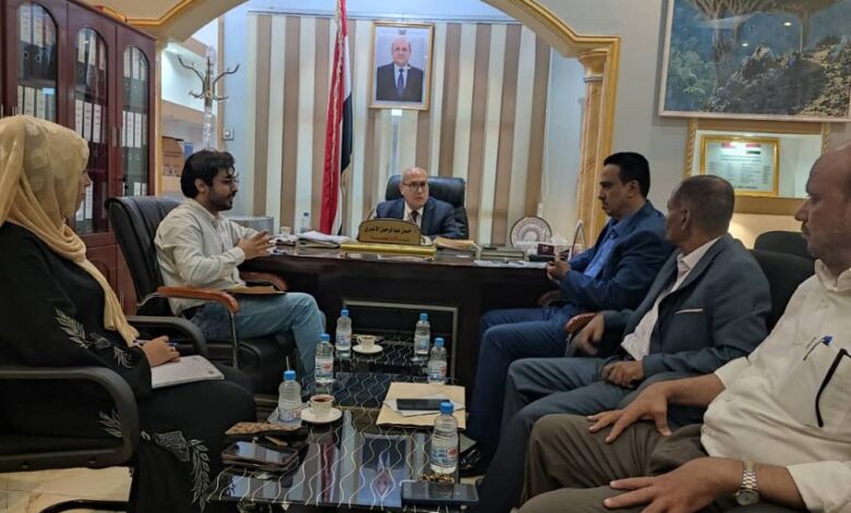 وزير الإدارة المحلية يبحث في عدن تطوير أداء السلطات المحلية عبر التحول الرقمي 1 وزير الإدارة المحلية يبحث في عدن تطوير أداء السلطات المحلية عبر التحول الرقمي