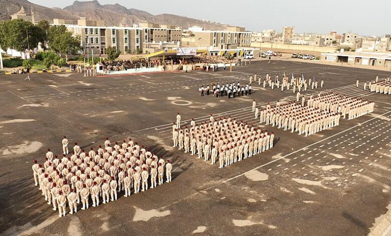 وزير الدفاع يؤكد أن القوات المسلحة في أتم الجاهزية لدحر المشروع الحوثي الإيراني 1 وزير الدفاع يؤكد أن القوات المسلحة في أتم الجاهزية لدحر المشروع الحوثي الإيراني