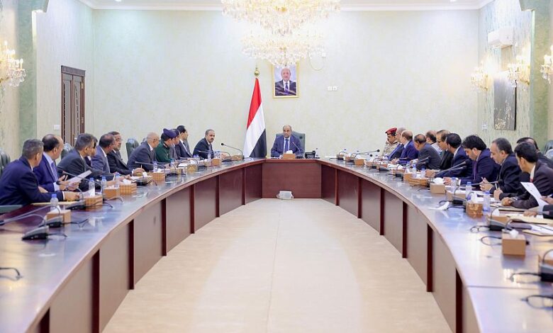 بن بريك يترأس أول اجتماع وزاري ويؤكد: المرحلة تتطلب عملاً جاداً لخدمة المواطنين 1 بن بريك يترأس أول اجتماع وزاري ويؤكد: المرحلة تتطلب عملاً جاداً لخدمة المواطنين