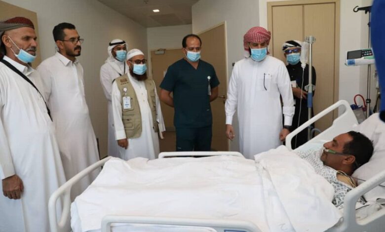 وزارة الأوقاف تتابع الحالة الصحية للحجاج اليمنيين في مكة 1 وزارة الأوقاف تتابع الحالة الصحية للحجاج اليمنيين في مكة