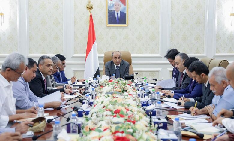 المجلس الأعلى للطاقة يُقر حلولًا عاجلة لتوفير وقود الكهرباء في عدن 1 المجلس الأعلى للطاقة يُقر حلولًا عاجلة لتوفير وقود الكهرباء في عدن