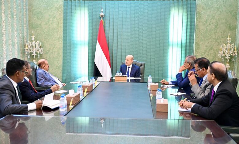 العليمي: لن نسمح باستخدام اليمن منصة لتهديد الأمن الدولي بدعم إيراني 1 العليمي: لن نسمح باستخدام اليمن منصة لتهديد الأمن الدولي بدعم إيراني