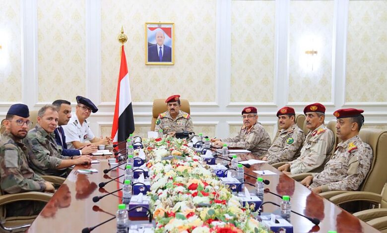الداعري يؤكد للملحق الفرنسي استمرار النظام الإيراني في تهريب الأسلحة لمليشيا الحوثي 1 الداعري يؤكد للملحق الفرنسي استمرار النظام الإيراني في تهريب الأسلحة لمليشيا الحوثي