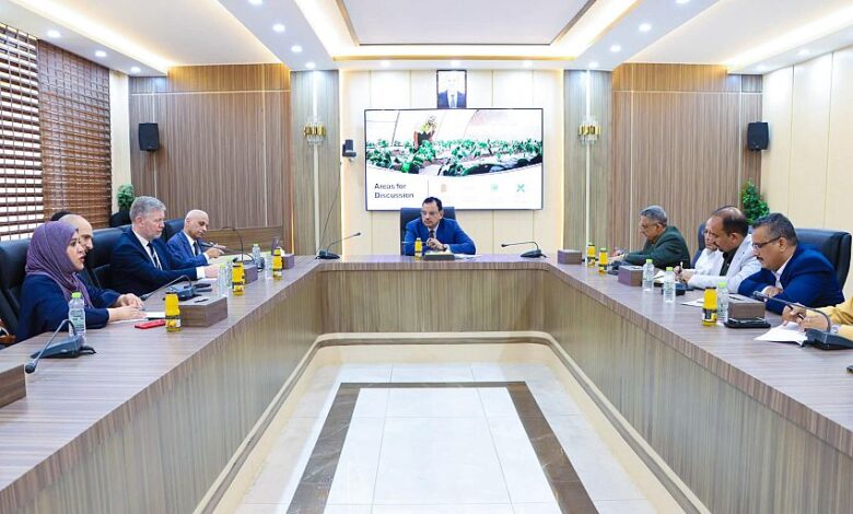 السقطري يبحث مع وفد البنك الدولي إطلاق مشاريع زراعية وإنذار مبكر 1 السقطري يبحث مع وفد البنك الدولي إطلاق مشاريع زراعية وإنذار مبكر