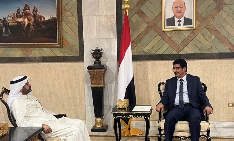 اليمن والكويت تبحثان تعزيز العلاقات الثنائية والتعاون المشترك