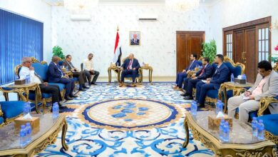 خطر إرهابي متصاعد.. الزبيدي يحذر من تداعيات التعاون بين الحوثي وحركة الشباب