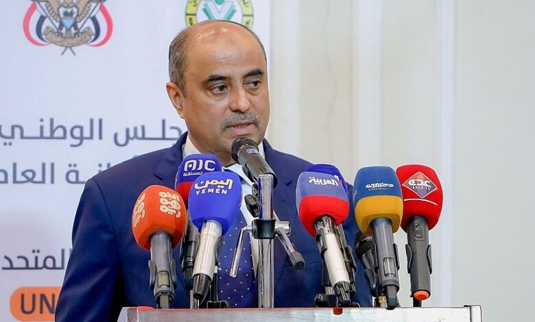 بن بريك: بناء الدولة يبدأ من رعاية المواطن وحمايته وضمان حصوله على العيش الكريم 1 بن بريك: بناء الدولة يبدأ من رعاية المواطن وحمايته وضمان حصوله على العيش الكريم