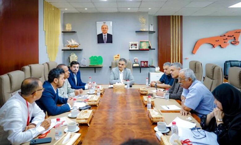 محافظ عدن يبحث خطط مواجهة أضرار السيول وتحديات التغير المناخي 1 محافظ عدن يبحث خطط مواجهة أضرار السيول وتحديات التغير المناخي