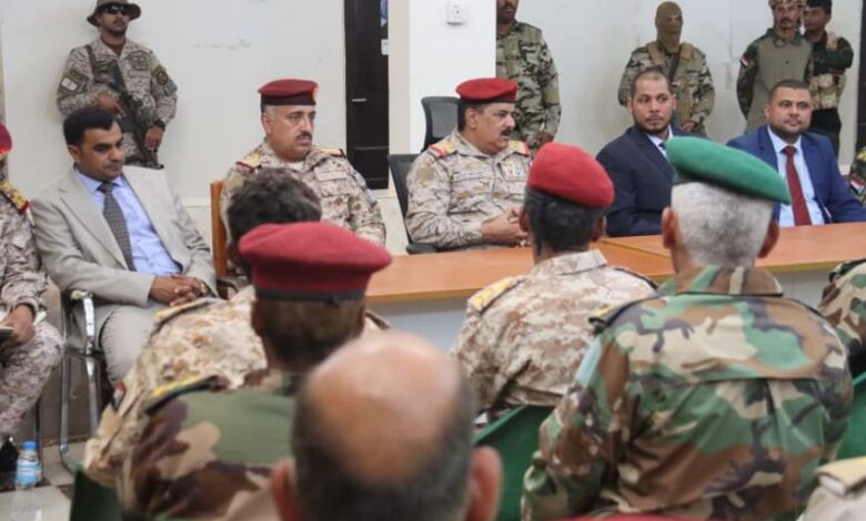 من سقطرى.. وزير الدفاع يطالب بتوحيد الجهود لمواجهة الإرهاب الحوثي المدعوم إيرانياً