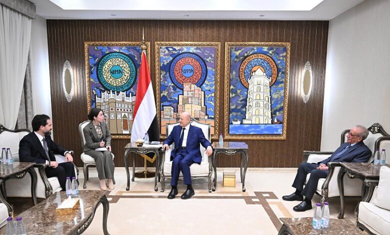 العليمي يحذر واشنطن من أي تفاهمات مع إيران تتغاضى عن أذرعها الإرهابية في اليمن 1 العليمي يحذر واشنطن من أي تفاهمات مع إيران تتغاضى عن أذرعها الإرهابية في اليمن