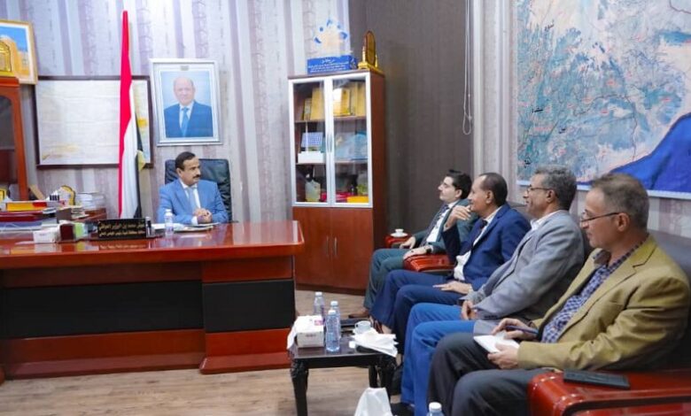 محافظ شبوة يبحث مع نائب وزير المياه تطوير مشاريع الصرف الصحي 1 محافظ شبوة يبحث مع نائب وزير المياه تطوير مشاريع الصرف الصحي